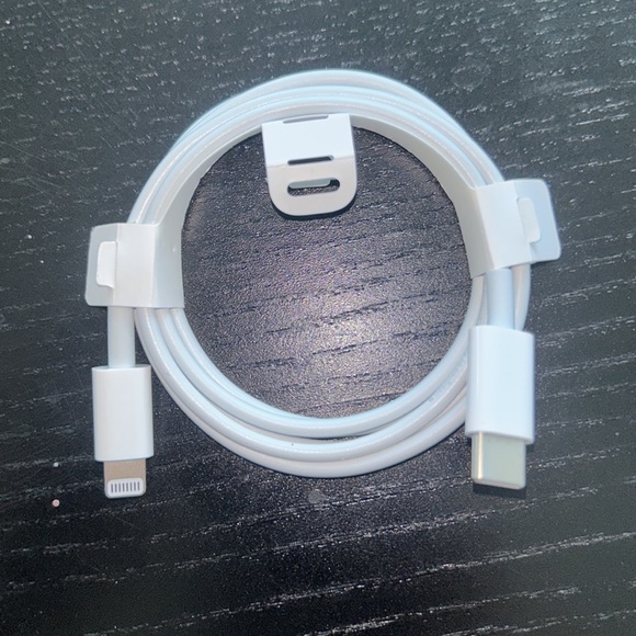 BRAND NEW Apple USB-C Lightening Cable - Picture 3 of 3